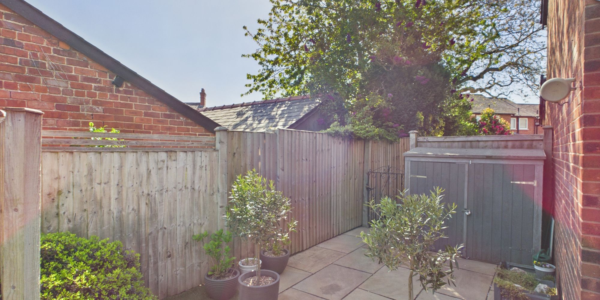 Barnston Court, Farndon, CH3