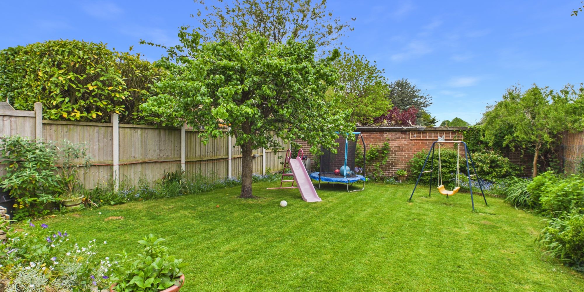 St. James Avenue, Upton, CH2