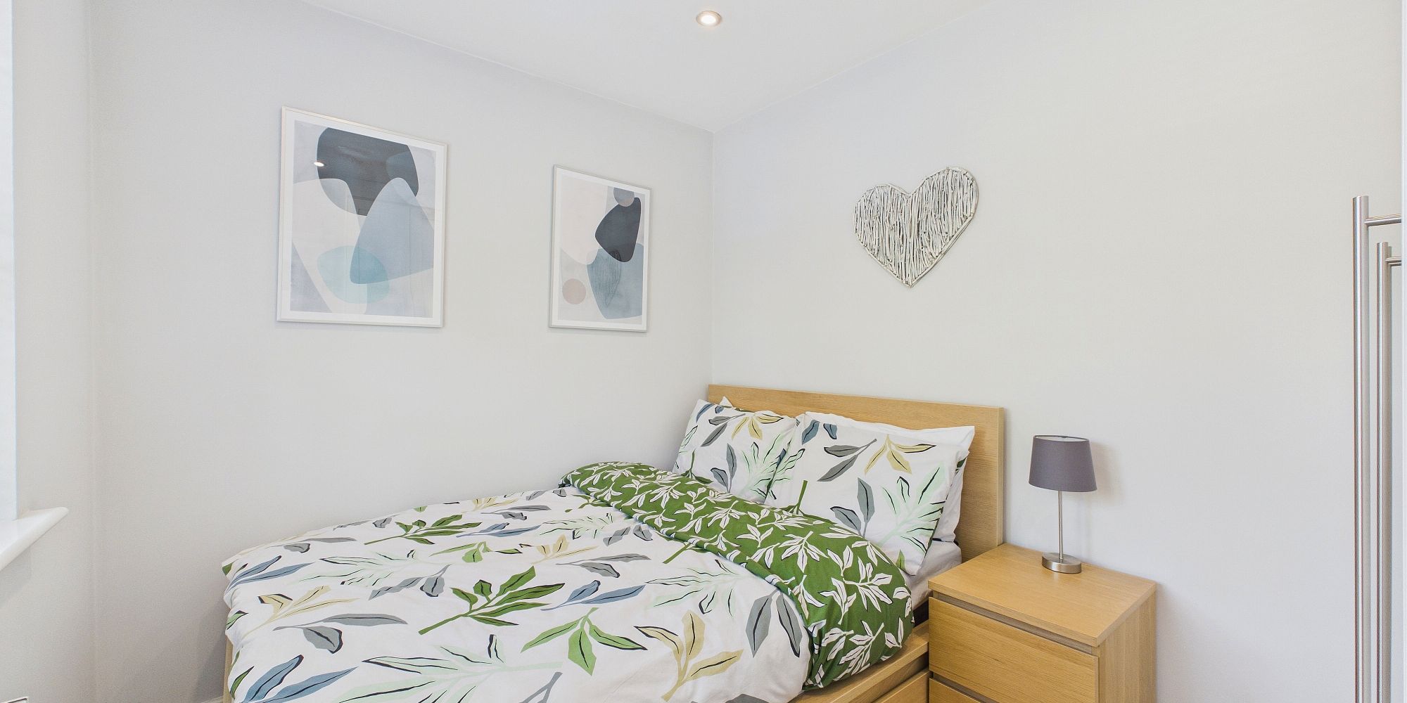 Ross Avenue, Upton, CH2