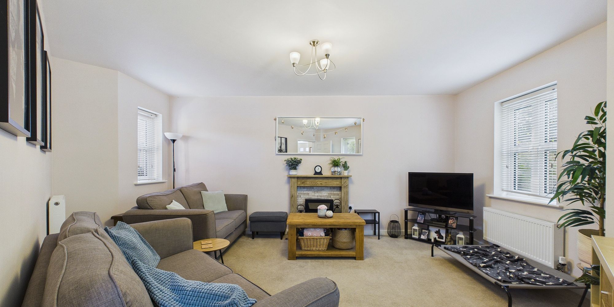 Ross Avenue, Upton, CH2