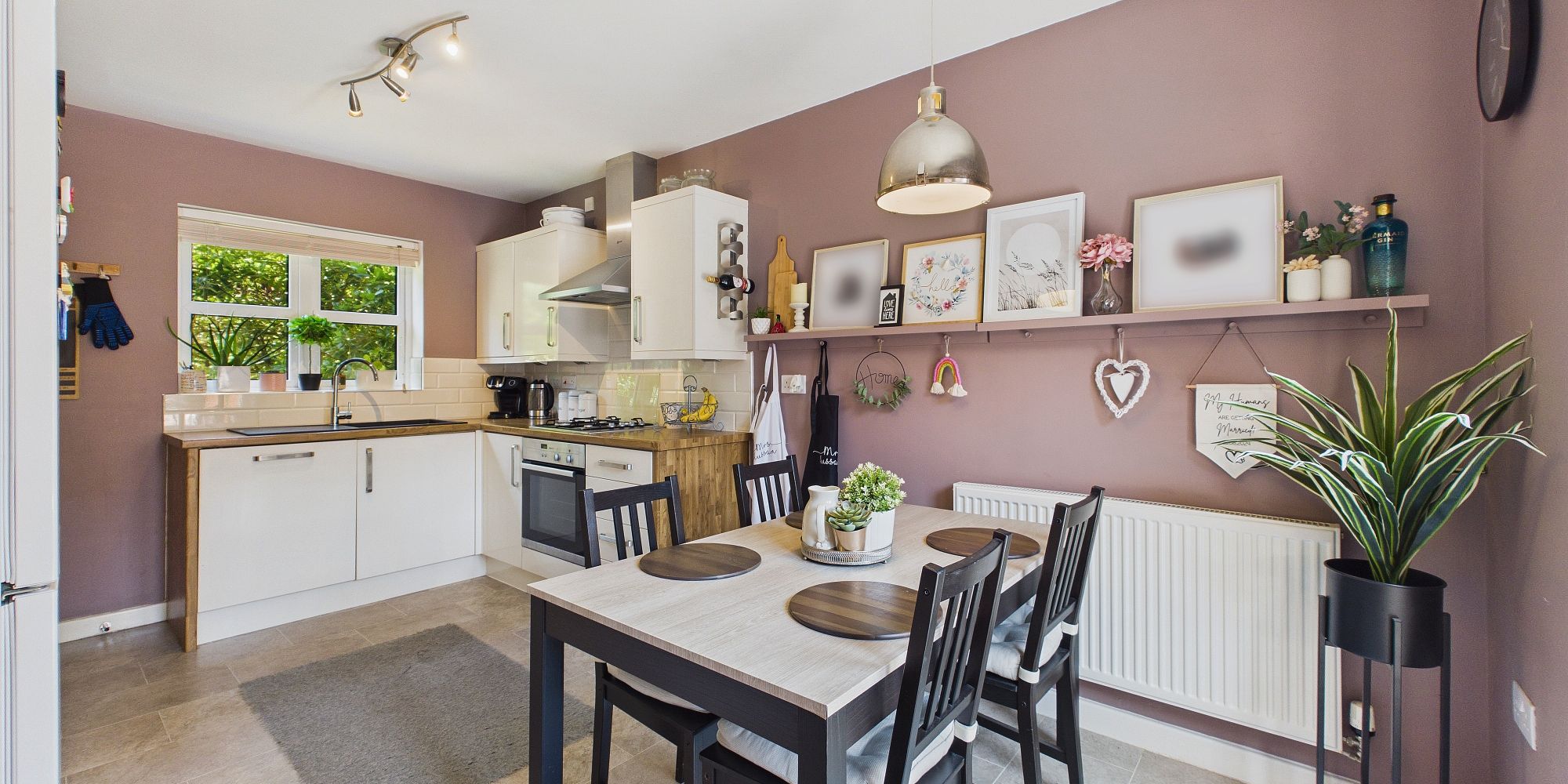 Ross Avenue, Upton, CH2