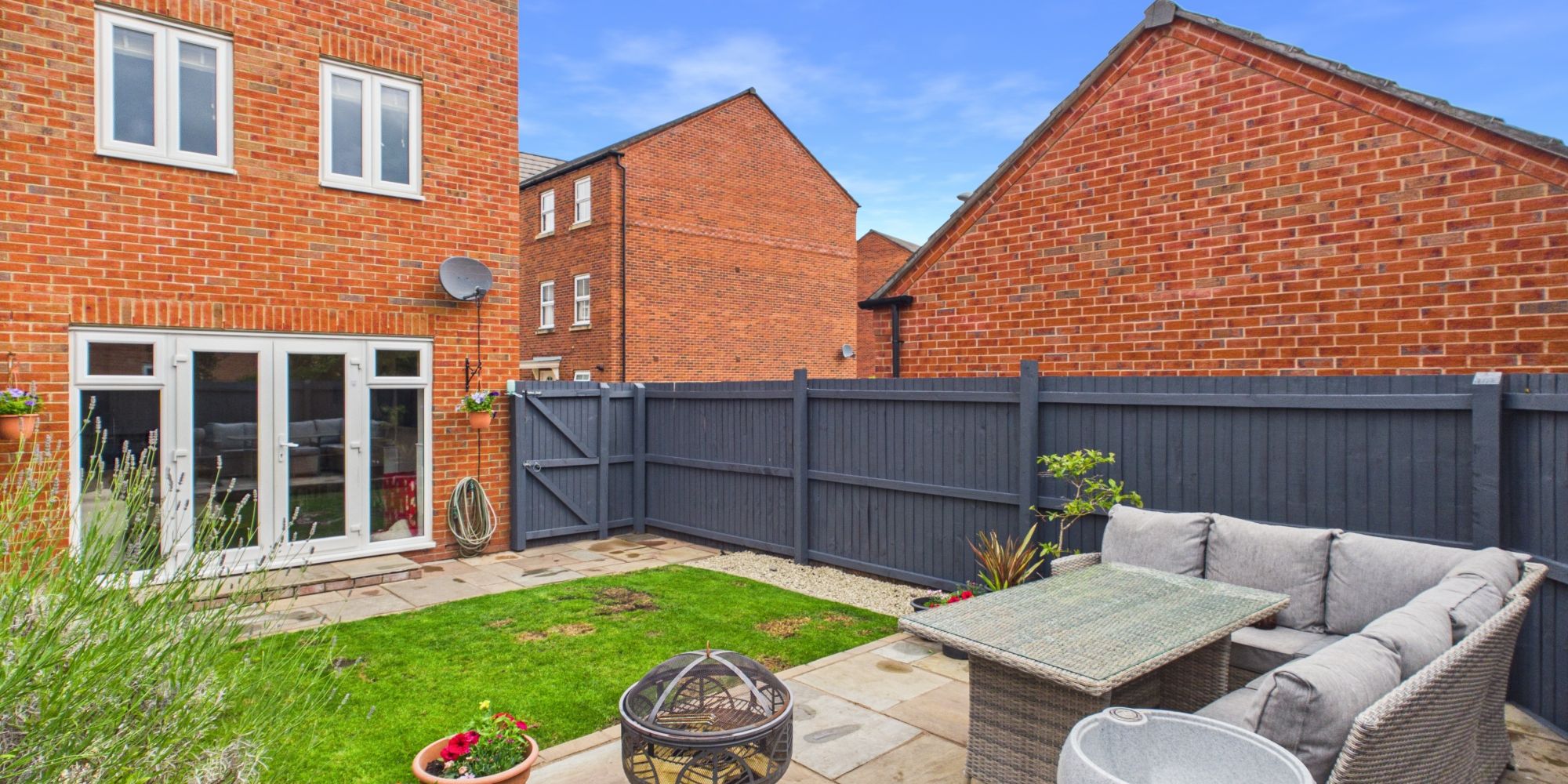 Manners Court, Saighton, CH3