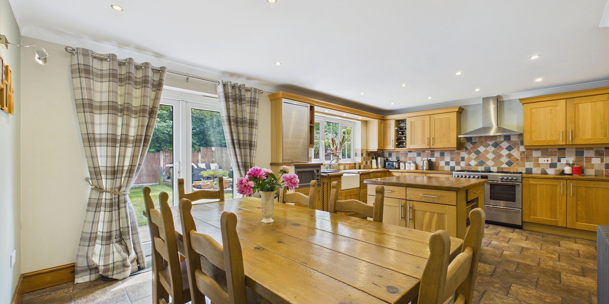 Chester Road, Broughton, CH4