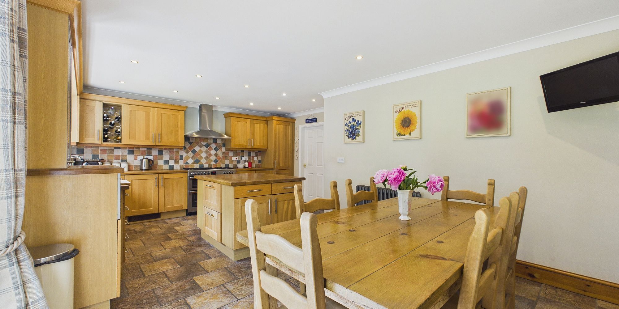 Chester Road, Broughton, CH4