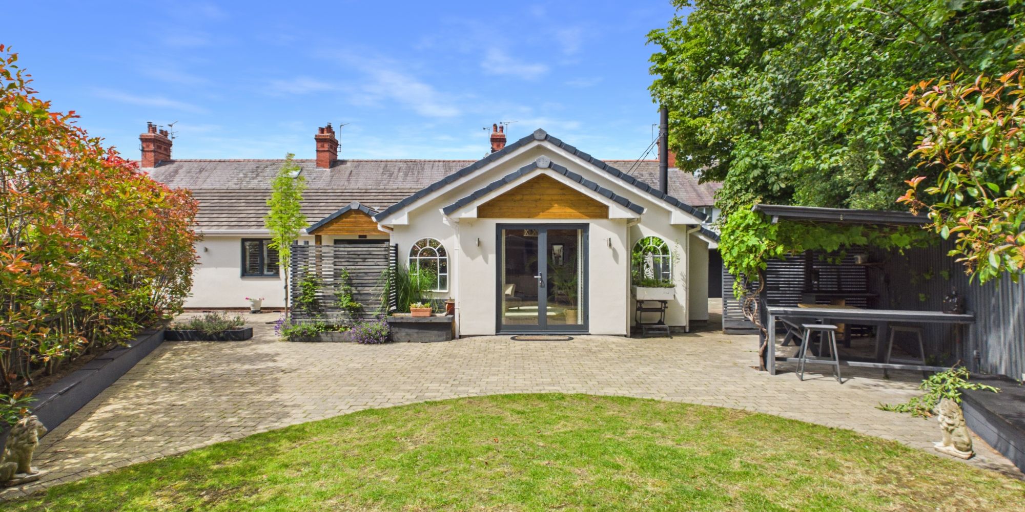 Flag Lane South, Upton, CH2