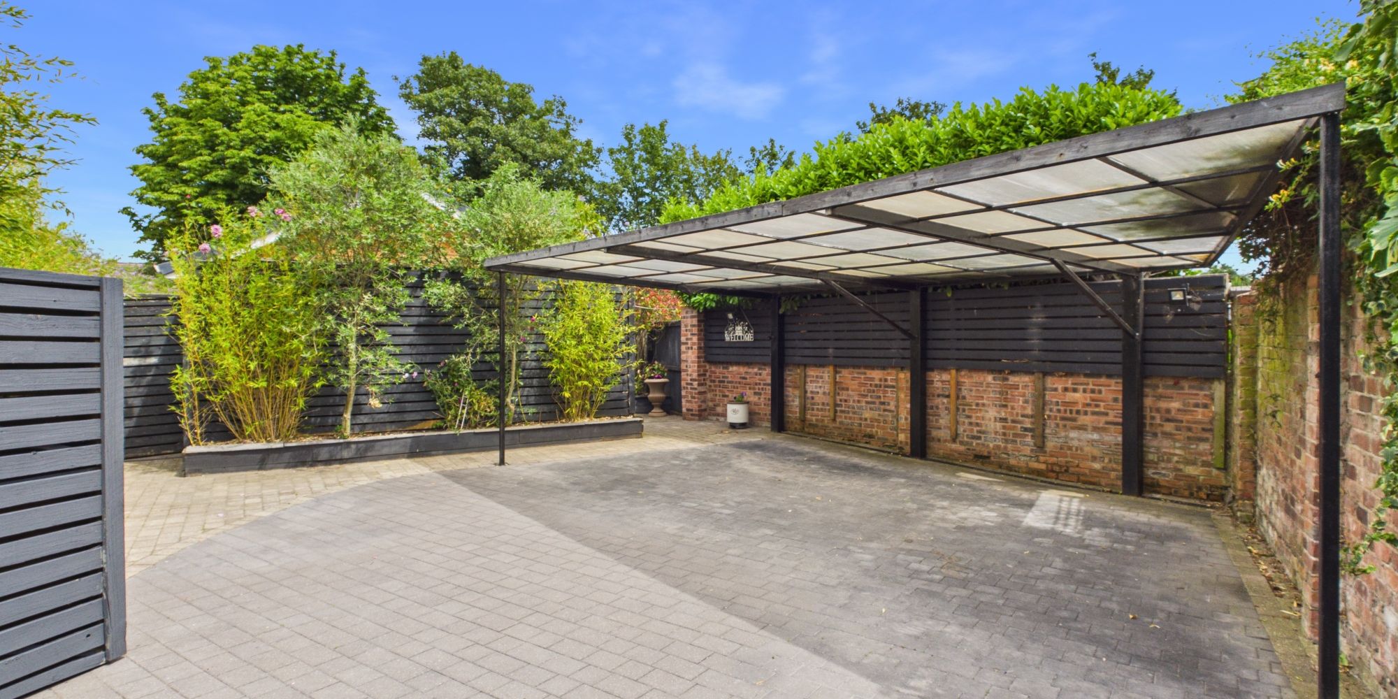 Flag Lane South, Upton, CH2
