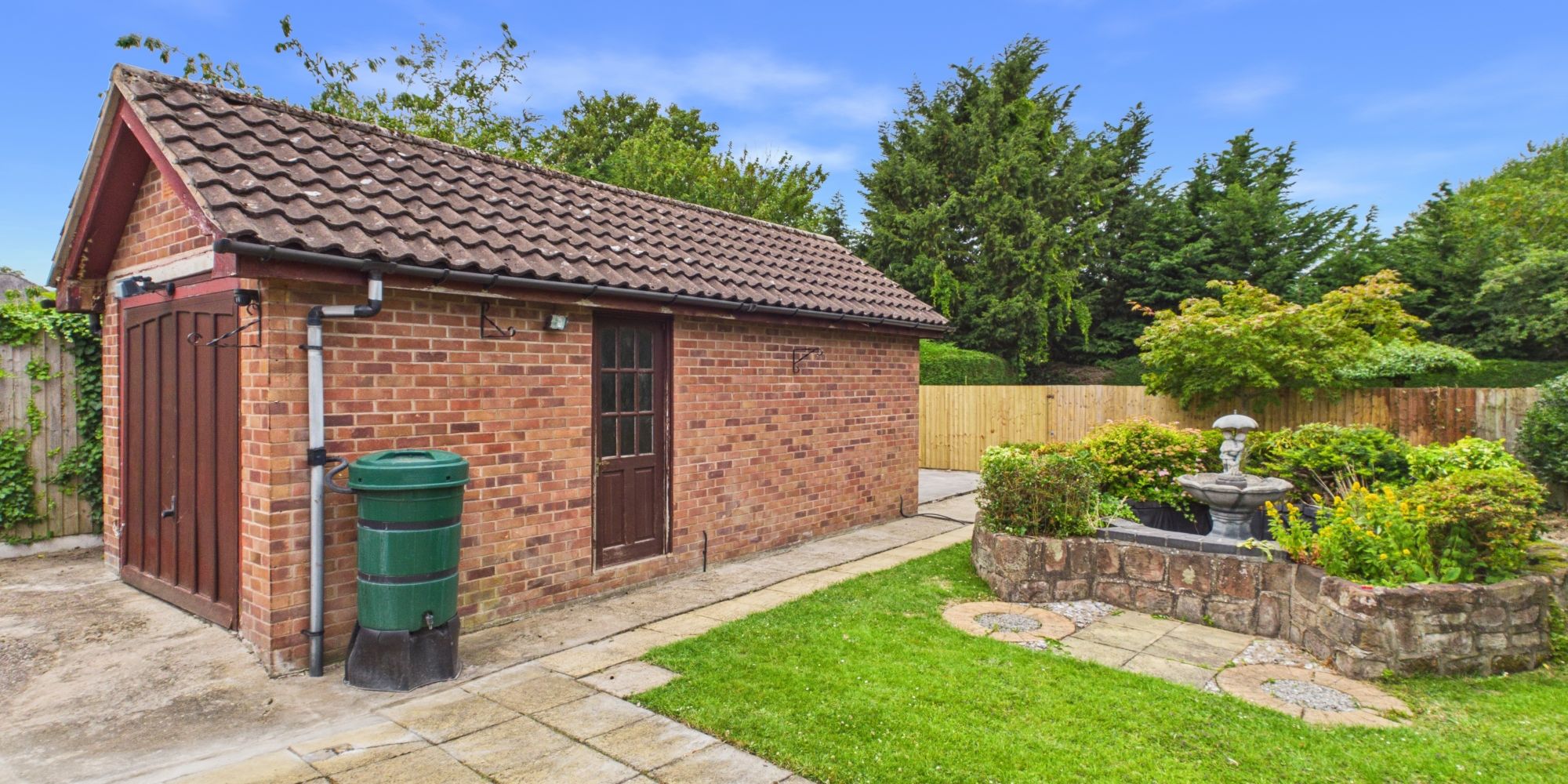 Grove Gardens, Littleton, CH3