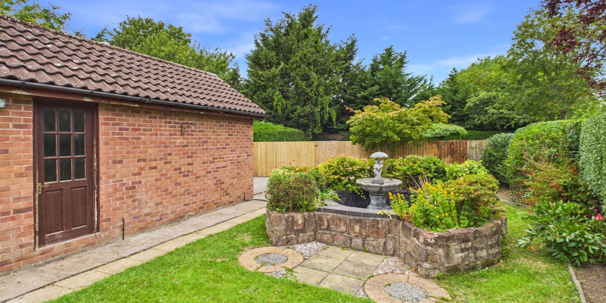 Grove Gardens, Littleton, CH3