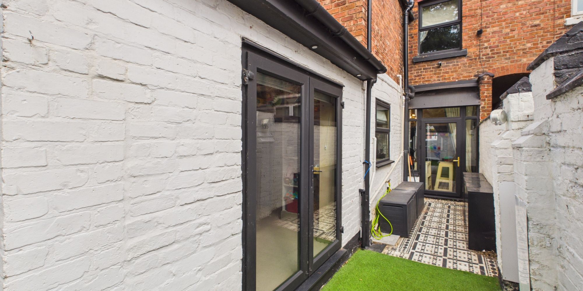 Moss Bank, Chester, CH1