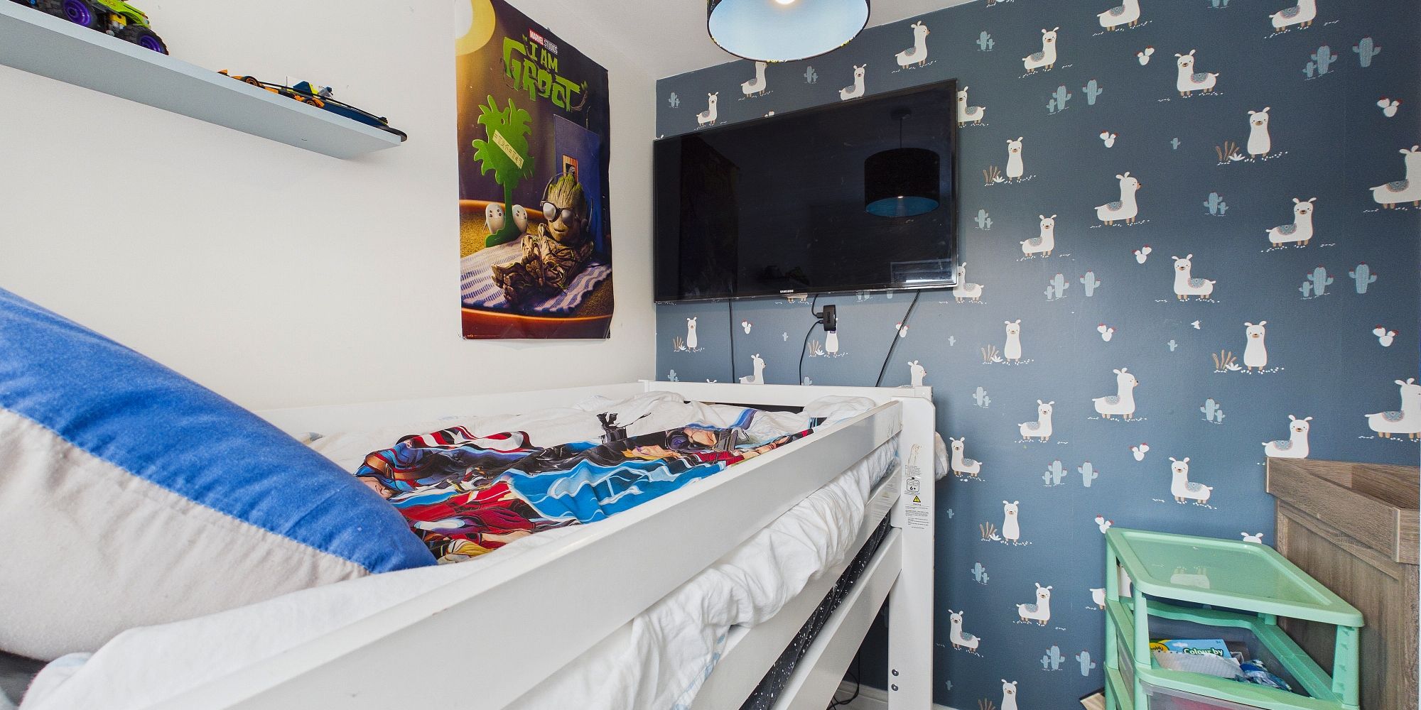 Queens Crescent, Upton, CH2