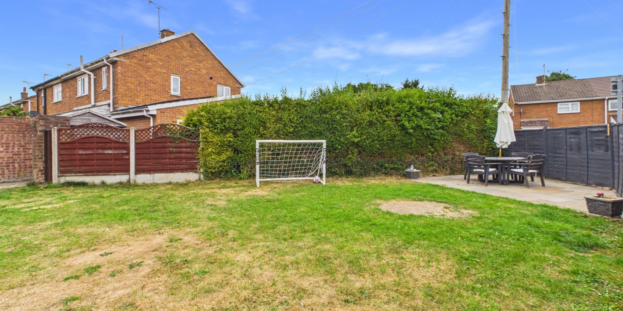 Queens Crescent, Upton, CH2