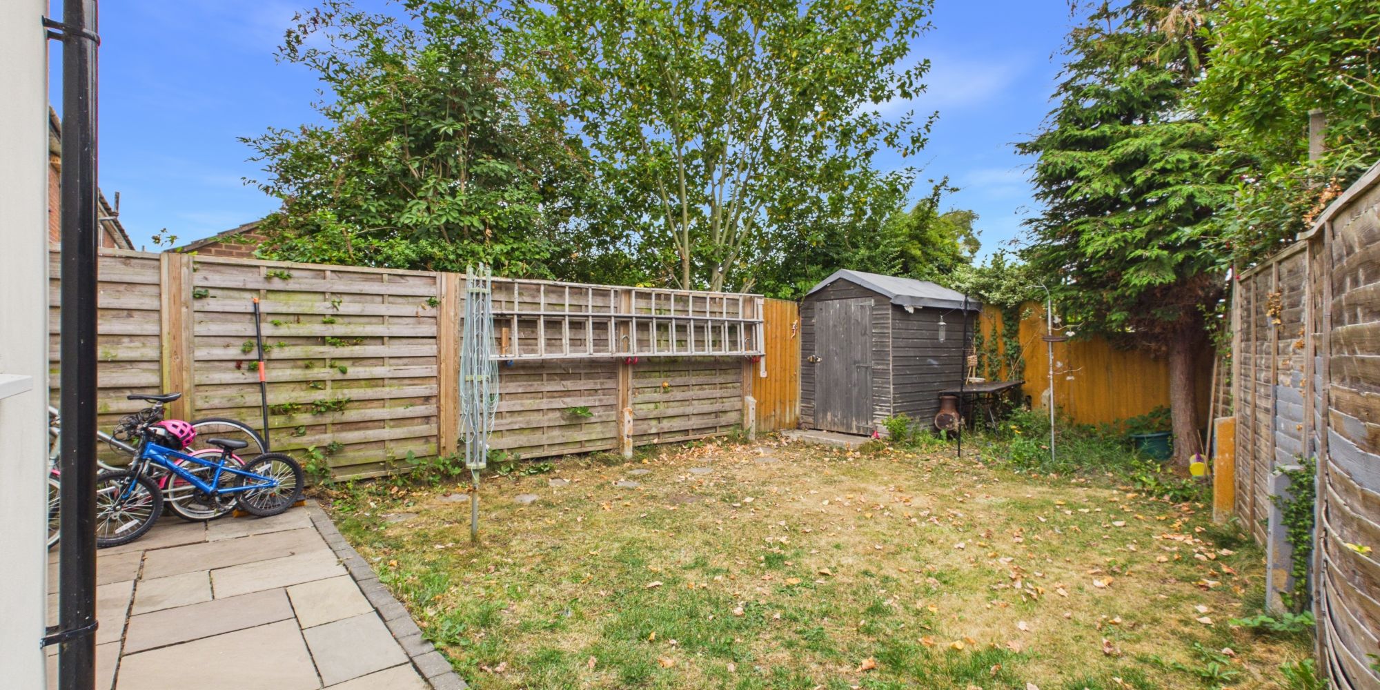 Queens Crescent, Upton, CH2