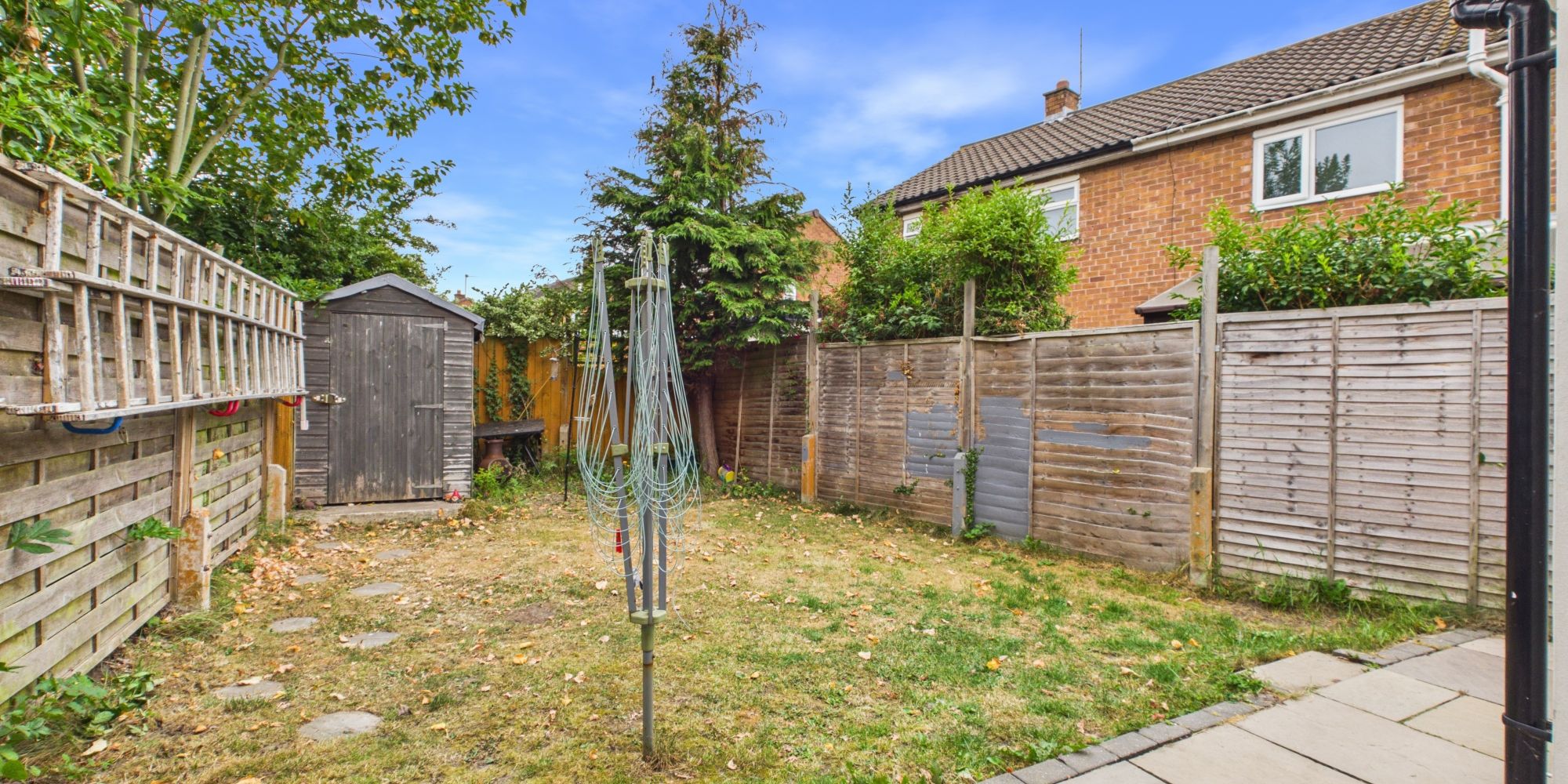 Queens Crescent, Upton, CH2