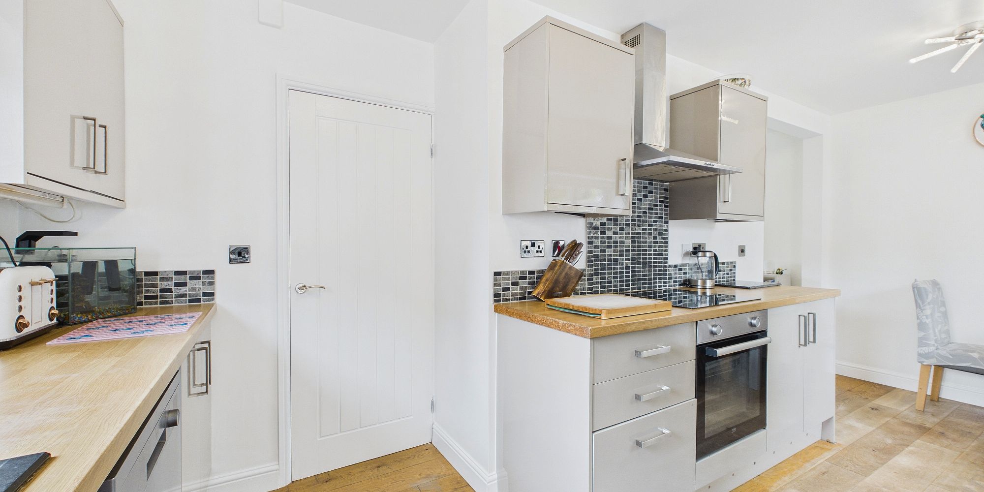 Queens Crescent, Upton, CH2