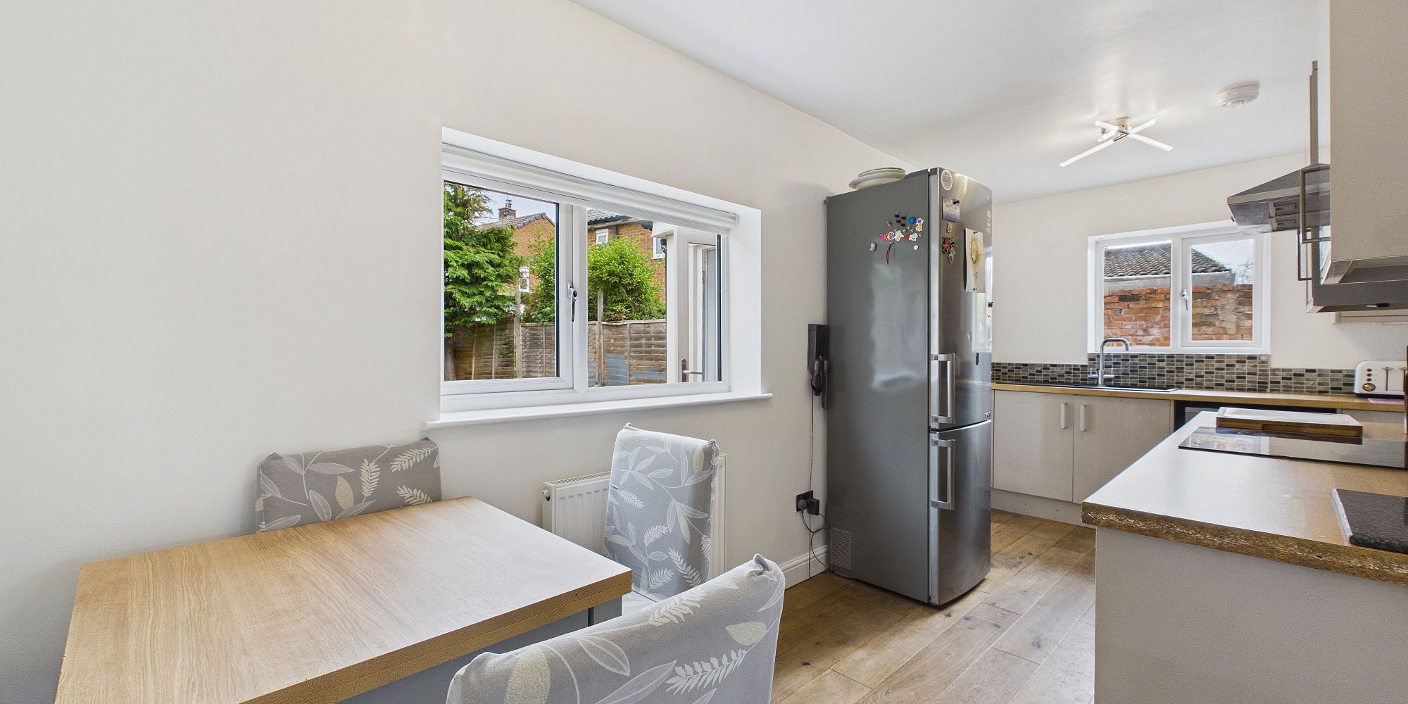 Queens Crescent, Upton, CH2