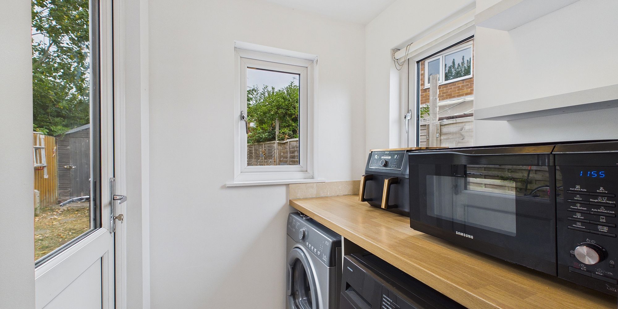Queens Crescent, Upton, CH2