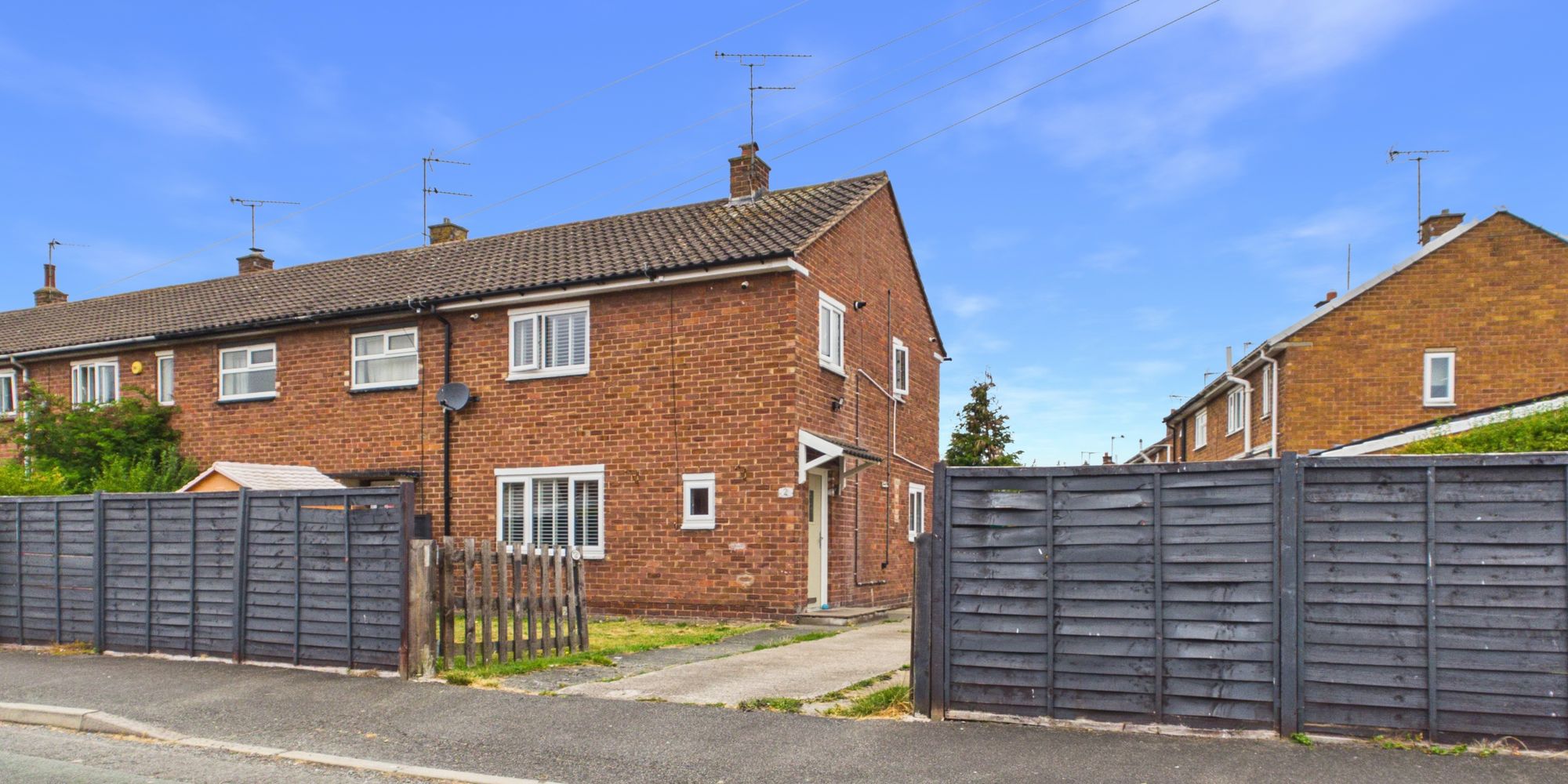 Queens Crescent, Upton, CH2