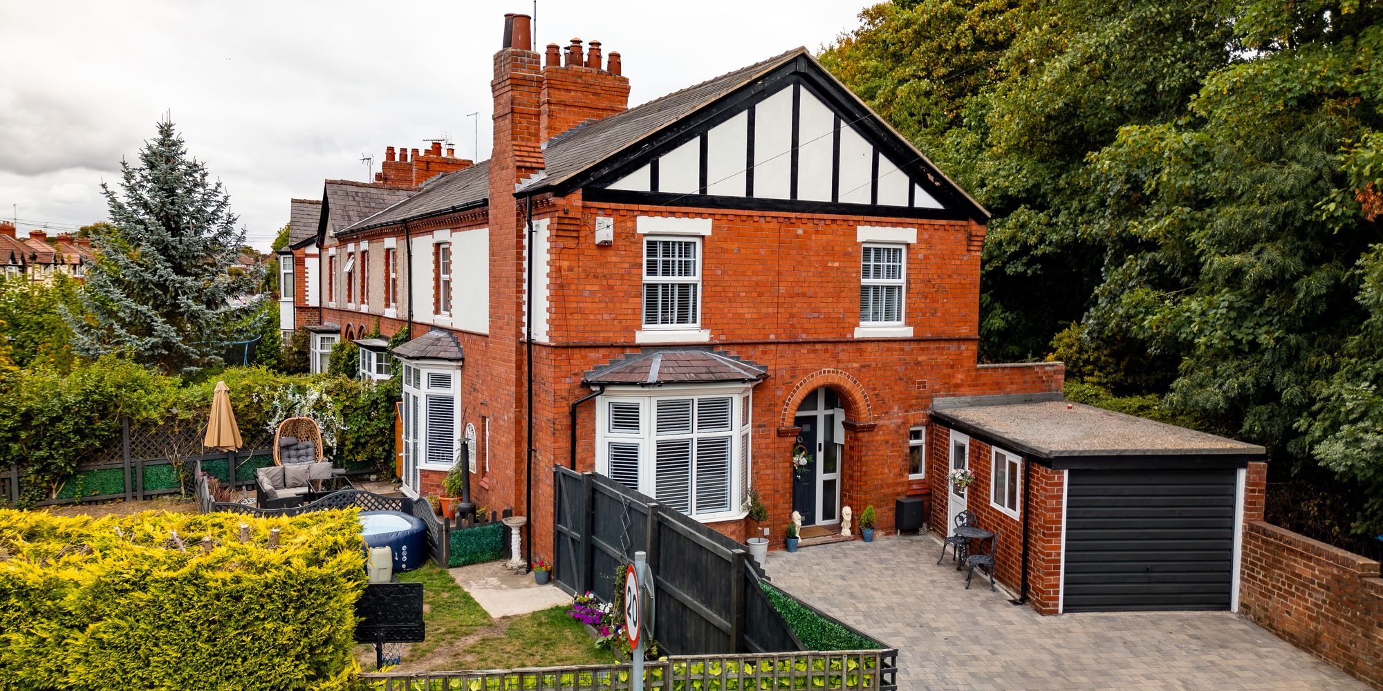 Brook Lane, Newton, CH2