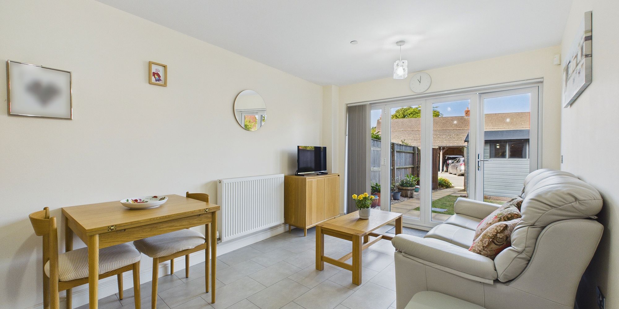 Upton Grange, Upton, CH2