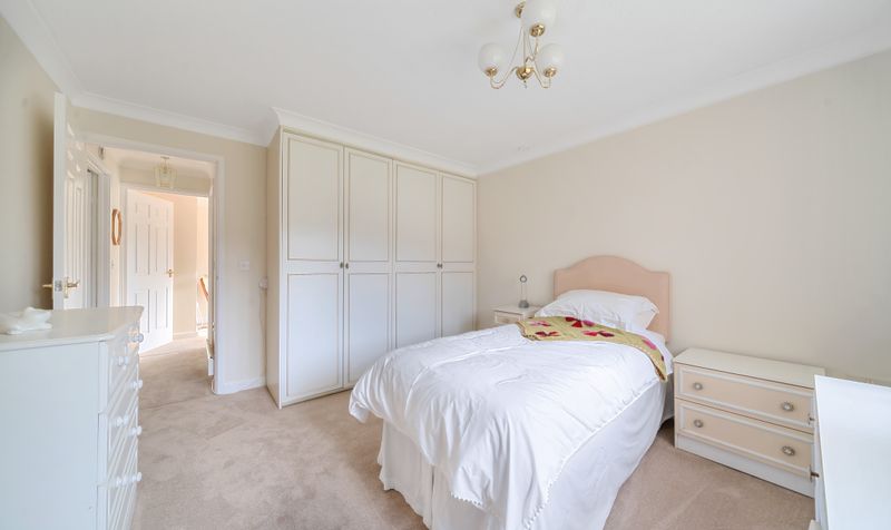 Oakmead Green, Epsom, KT18