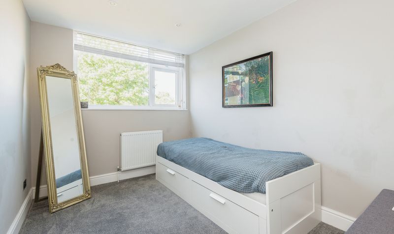 Avenue Road, Epsom, KT18