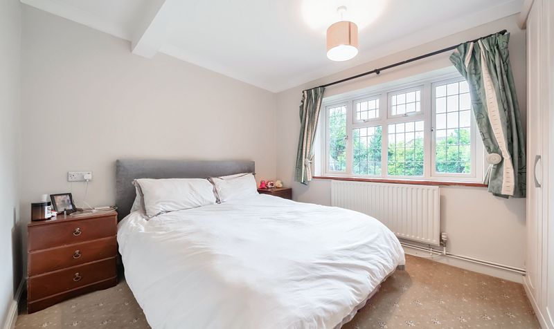 Ermyn Way, Leatherhead, KT22