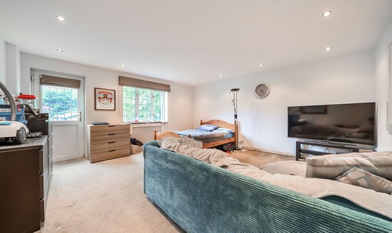 Ermyn Way, Leatherhead, KT22