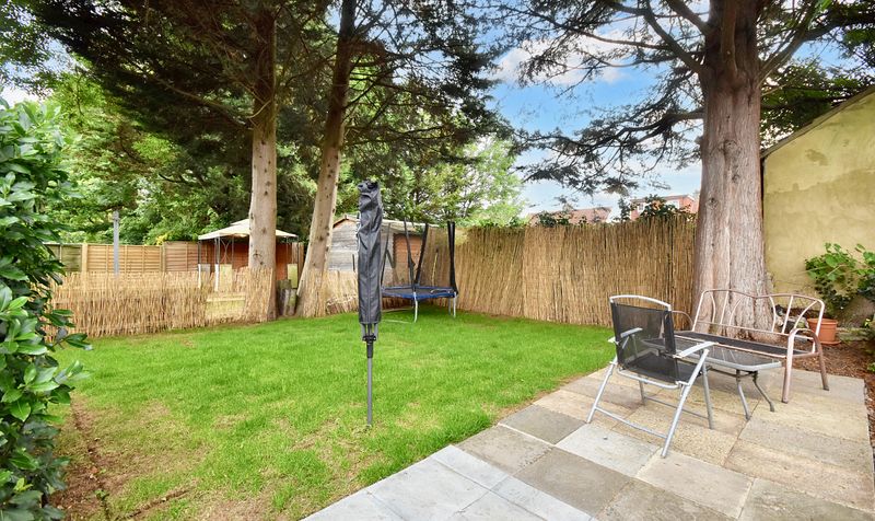 Brookers Close, Ashtead, KT21