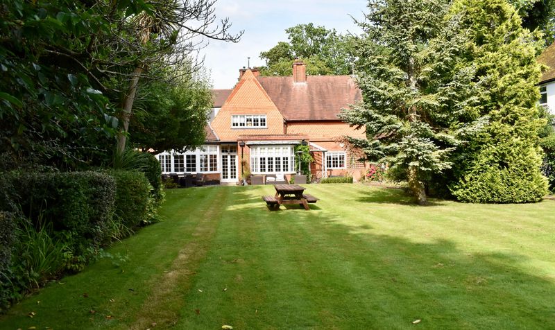 Woodfield Lane, Ashtead, KT21