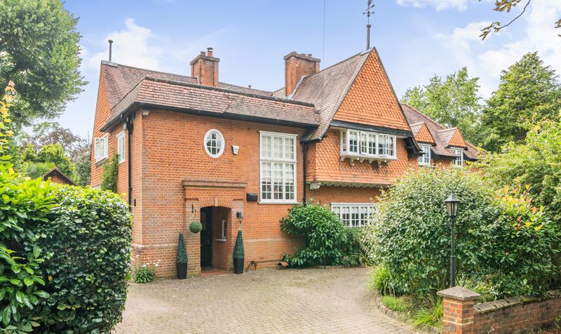 Woodfield Lane, Ashtead, KT21