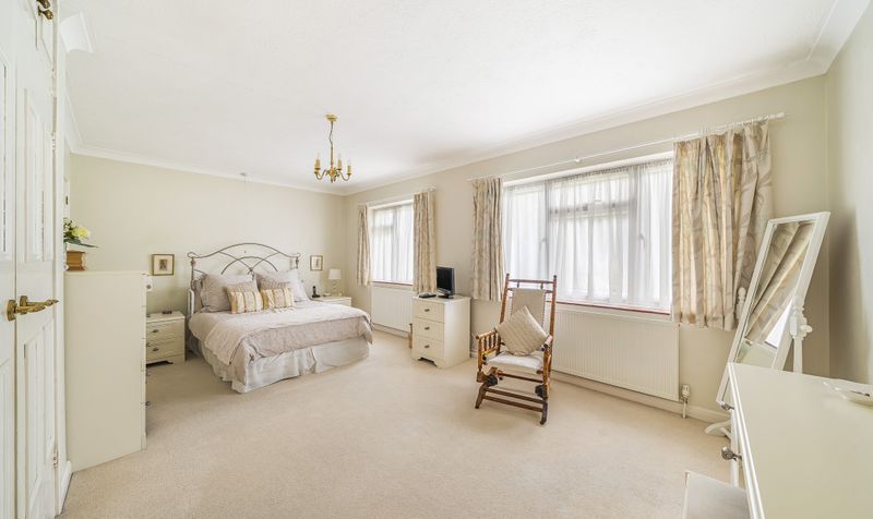 Longdown Lane North, Epsom, KT17