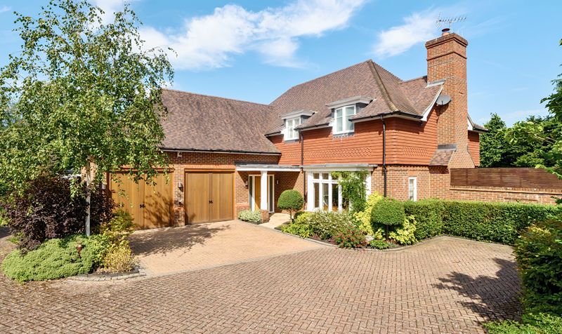 Bishops Grove, Tadworth, KT20