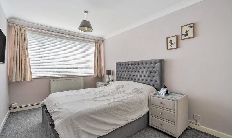 Larkspur Way, Epsom, KT19