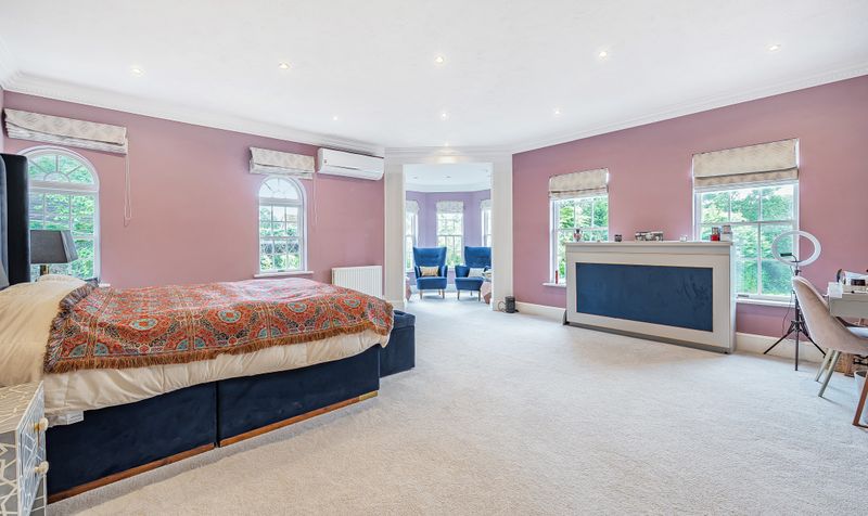 Pachesham Park, Leatherhead, KT22