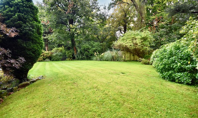 Beech Holt, Leatherhead, KT22