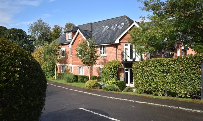 Ashfield Close, Ashtead, KT21