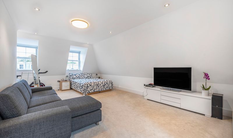 Pine Lodge Way, Epsom, KT19