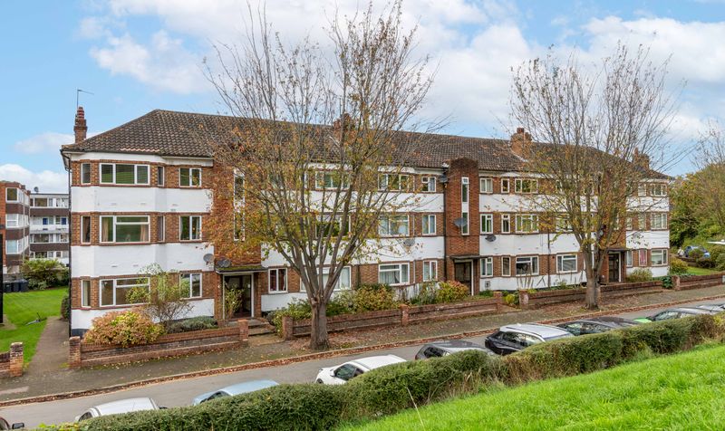 2 Bedroom Flat For Sale – Garrison Court, Hitchin, SG4