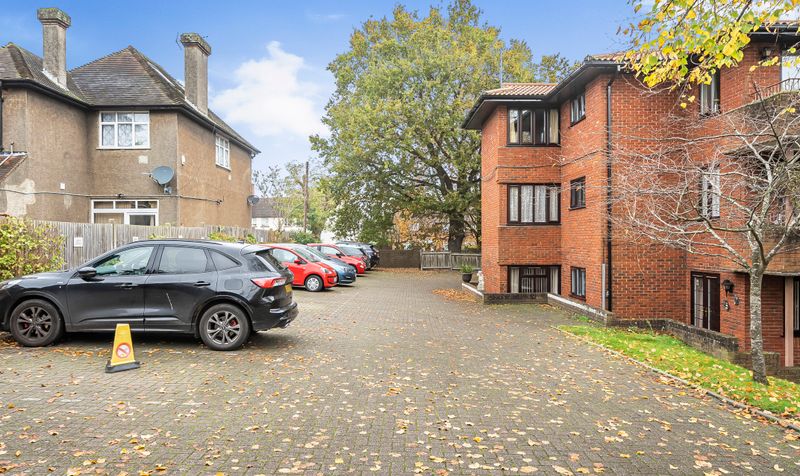 Oakmead Green, Epsom, KT18