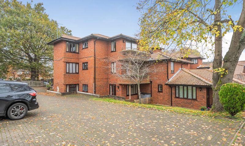 Oakmead Green, Epsom, KT18