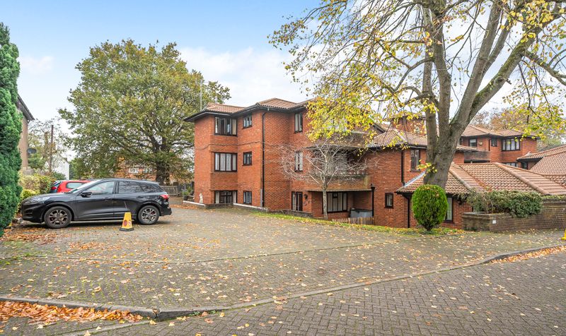 Oakmead Green, Epsom, KT18