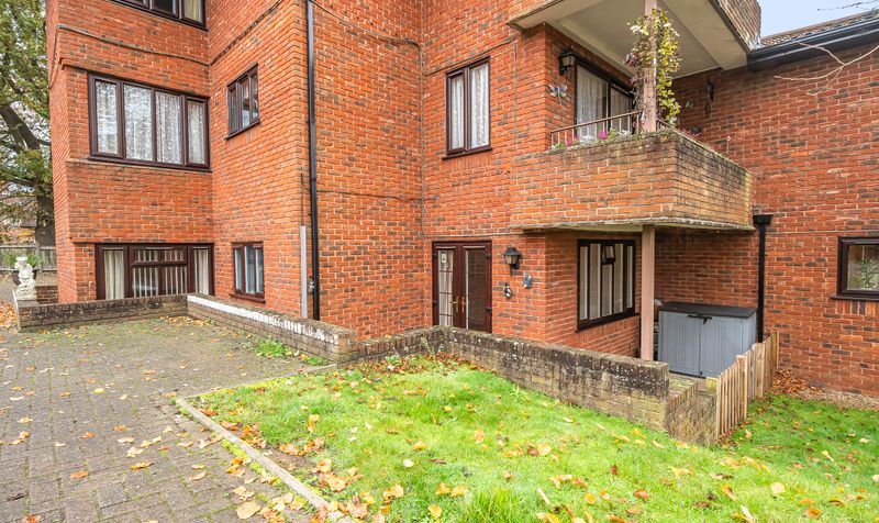 Oakmead Green, Epsom, KT18