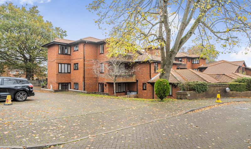 Oakmead Green, Epsom, KT18