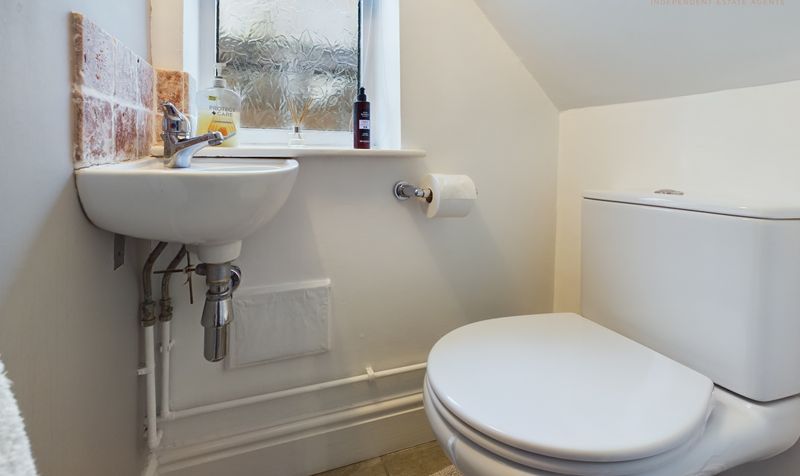 Pear Tree Way, Newton, CH2