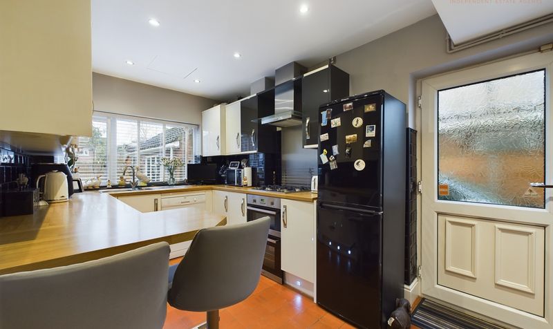 Pear Tree Way, Newton, CH2