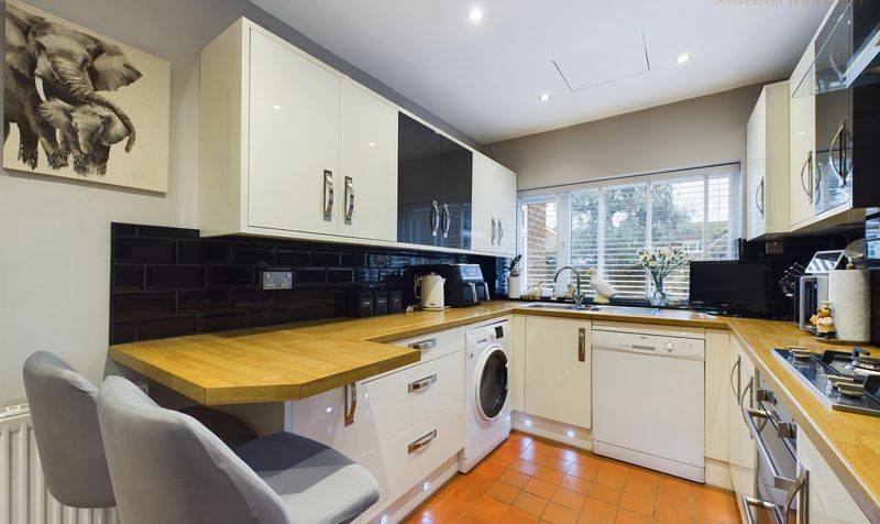 Pear Tree Way, Newton, CH2