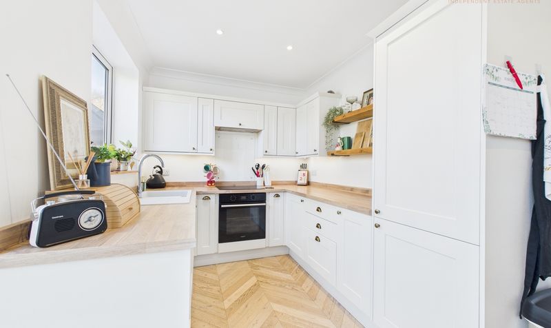 Acres Lane, Upton, CH2