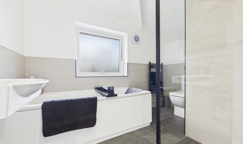 Acres Lane, Upton, CH2