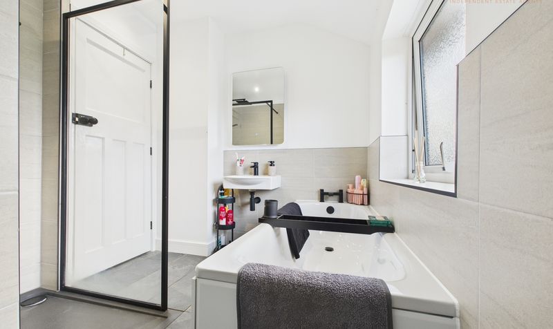 Acres Lane, Upton, CH2
