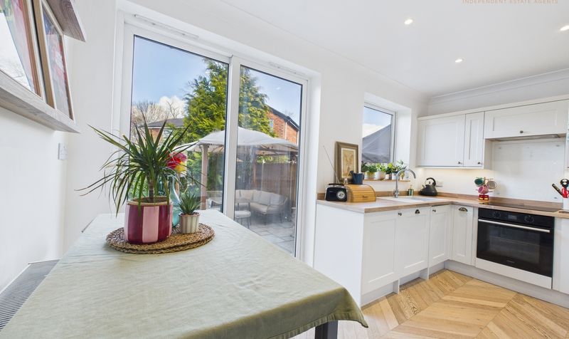 Acres Lane, Upton, CH2